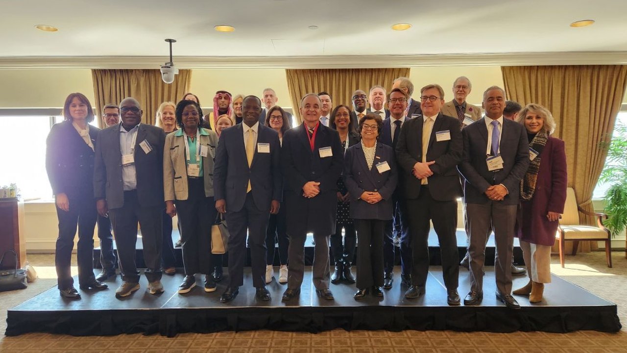 Líderes mineros discuten futuro sostenible de la minería en Chile Day Londres
